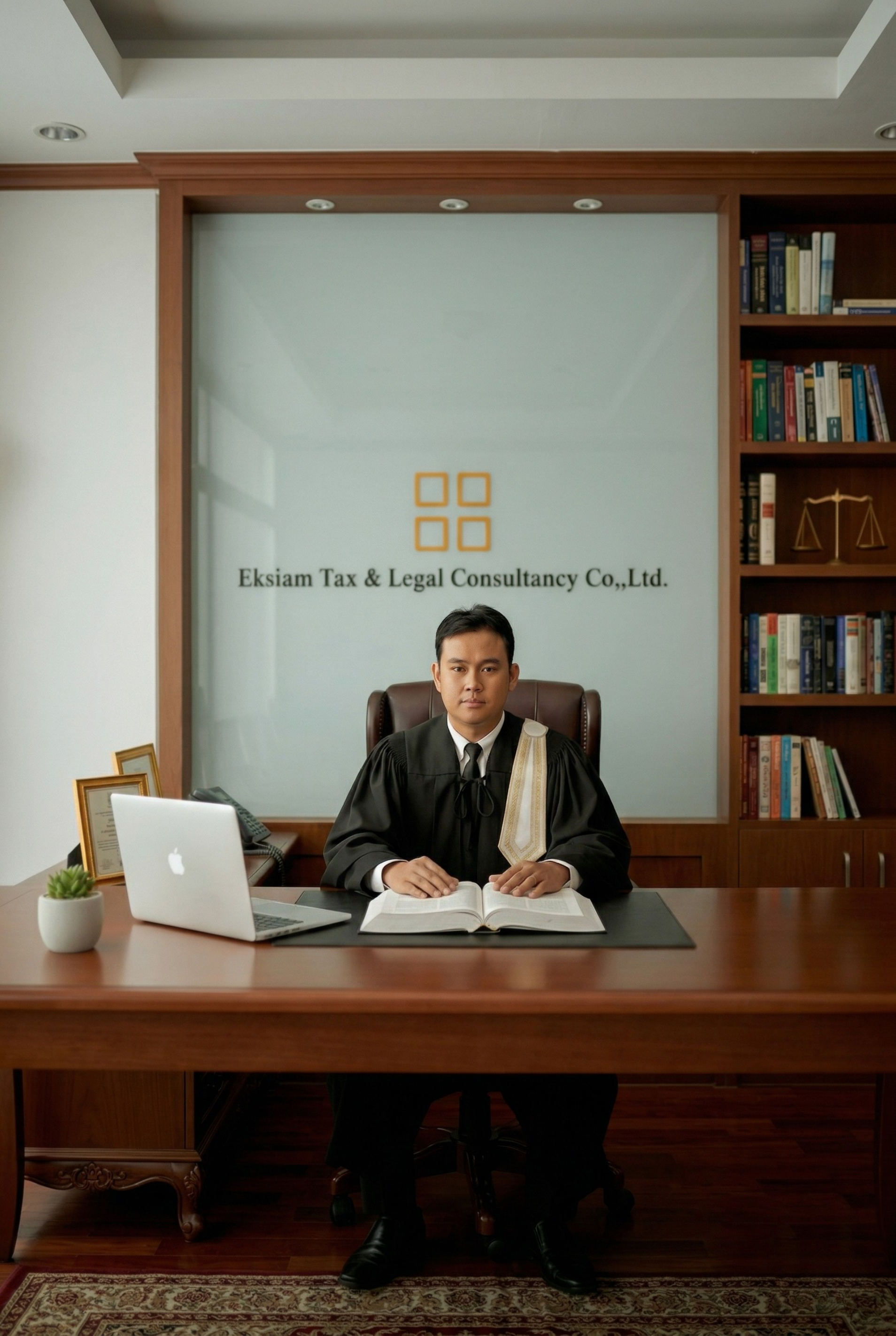 เอกสยาม ชัยศร — ผู้ก่อตั้ง Eksiam Legal